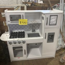 Small Kids Kitchen 