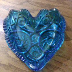 Vintage L. E. Smith Heritage Blue Glass Heart Shape Dish