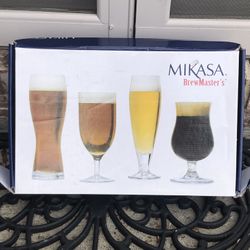 MIKASA 4-Piece BrewMaster’s Holiday Glass Set