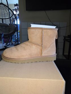 Uggs classic mini ll size 8