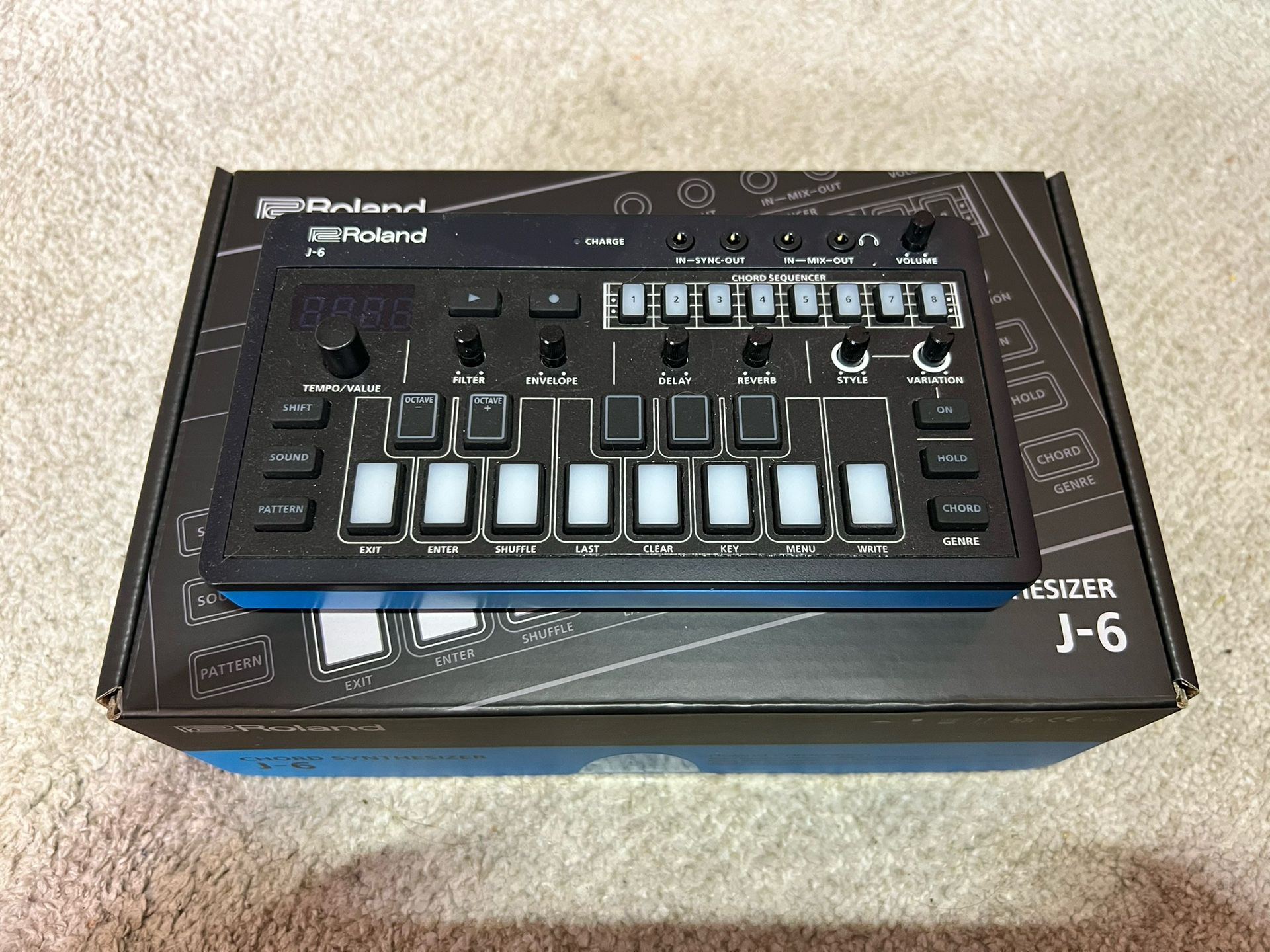 Roland J6 Synthesizer