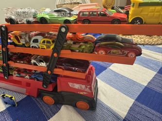 2018 Hot Wheels Mega Hauler Truck FTF68 Orange-Red Display Holds 50 Diecast Cars