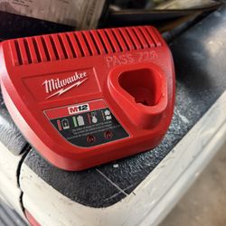 M12 Milwaukee Charger