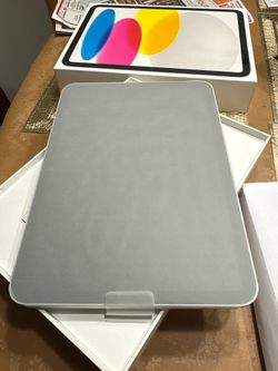 New Set Apple IPad  11” 10 Gen,(A16) 128GB. Wi-Fi in (Silver). And Black ZAGG IPAD CASE WITH KEYBOARD . All New.