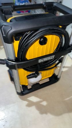 Dewalt 3000 psi 1.1 GPM 15  Amp.  electric pressure washer used 2 times