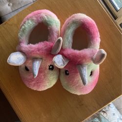 Pantuflas/ Cozy Slippers Lightly Used