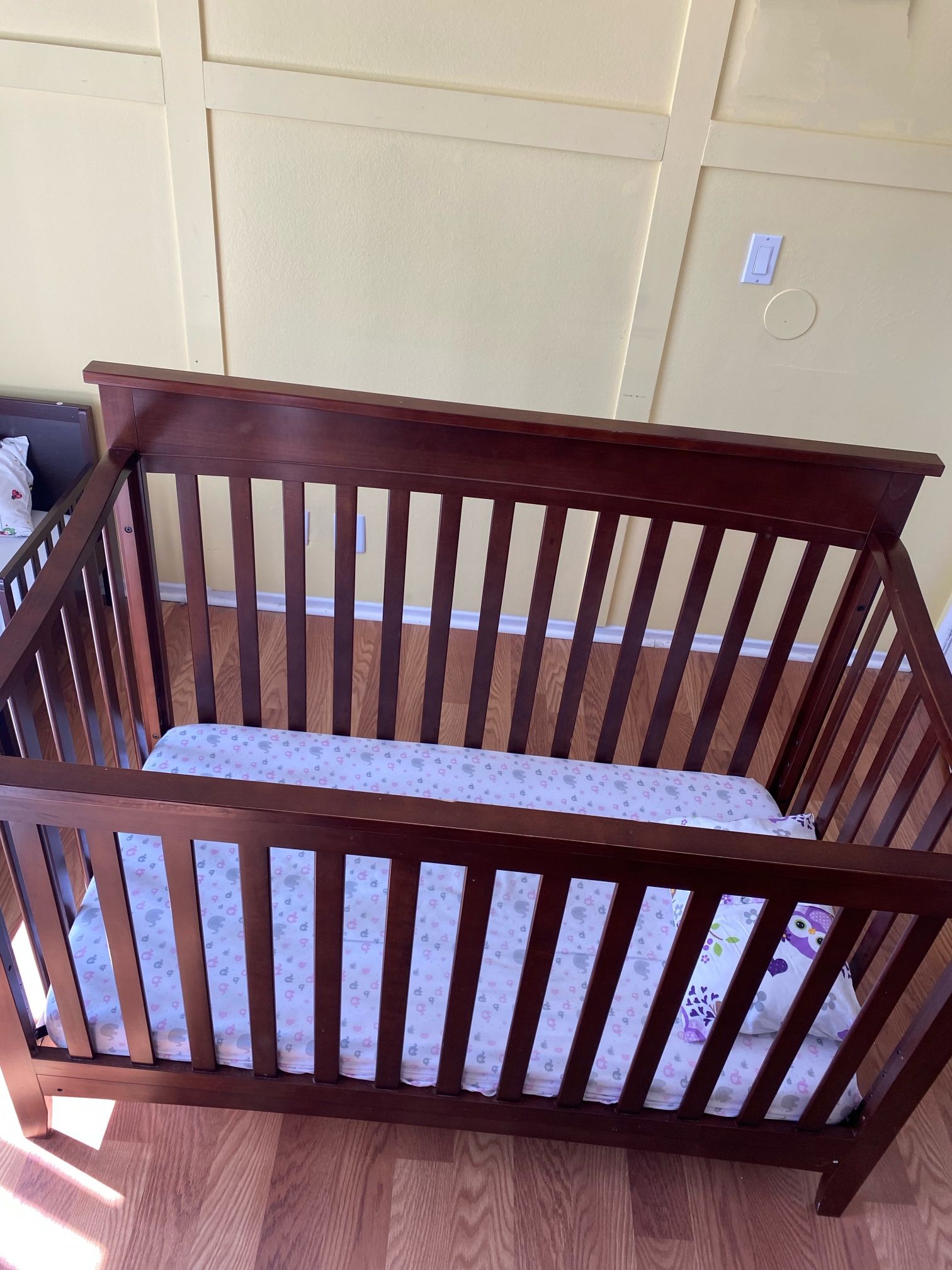 DaVinci 4-in-1 Convertible Crib With Mattress