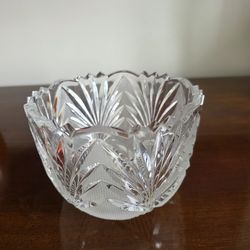 Hand-cut lead crystal bowl with fan and star pattern