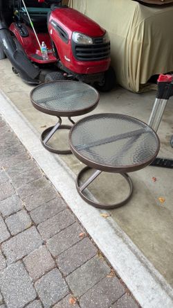 2 outdoor round table