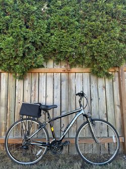 Trek Verve 2 Hybrid Comfort Bike – Medium 17.5” frame Lightweight Bicycle