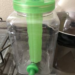 Plastic Water Dispenser With Spicket