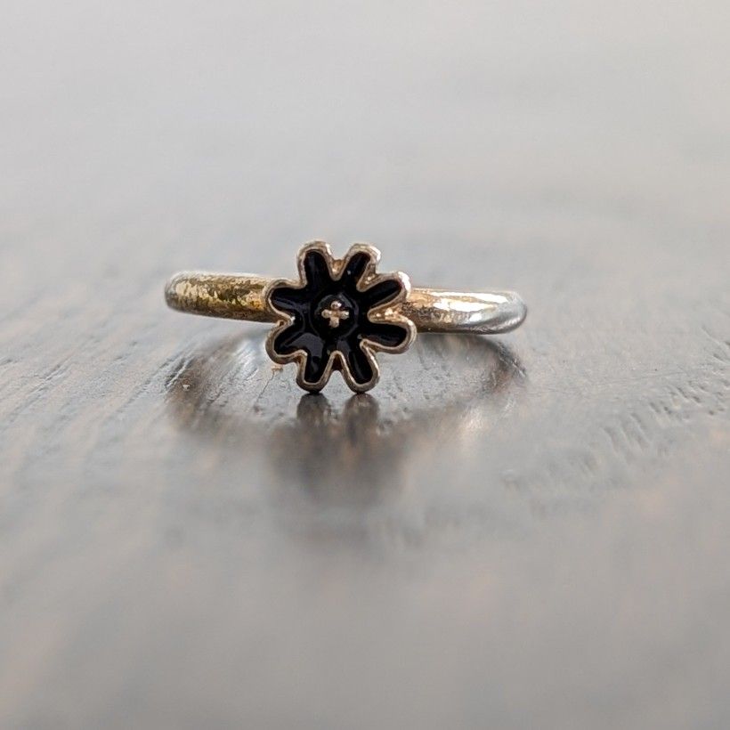 Women's Flower Ring, Black / Gold, Size 5