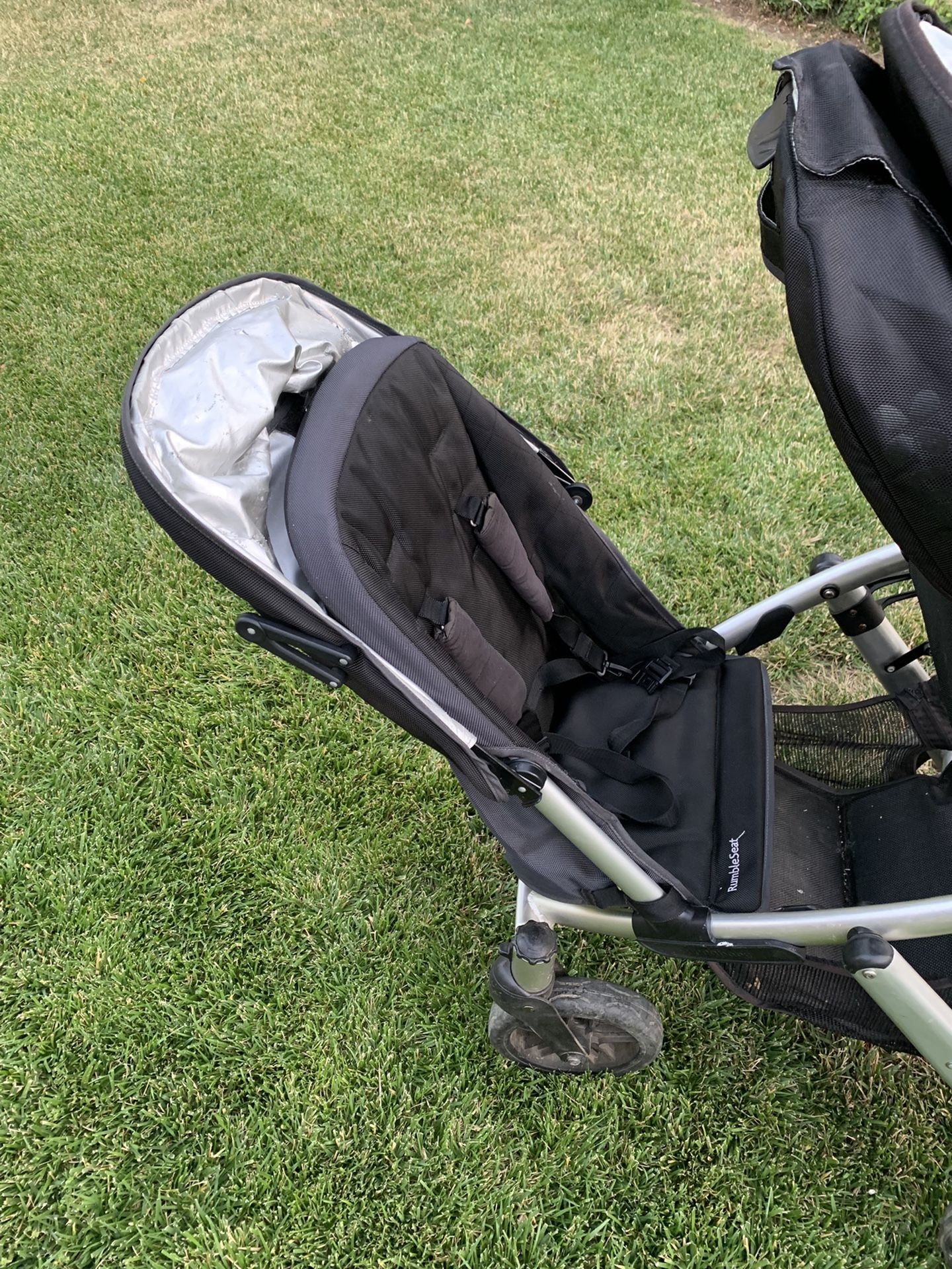 Uppababy Vista With rumble Seat, Bassinet, Piggyback, and Travel bag