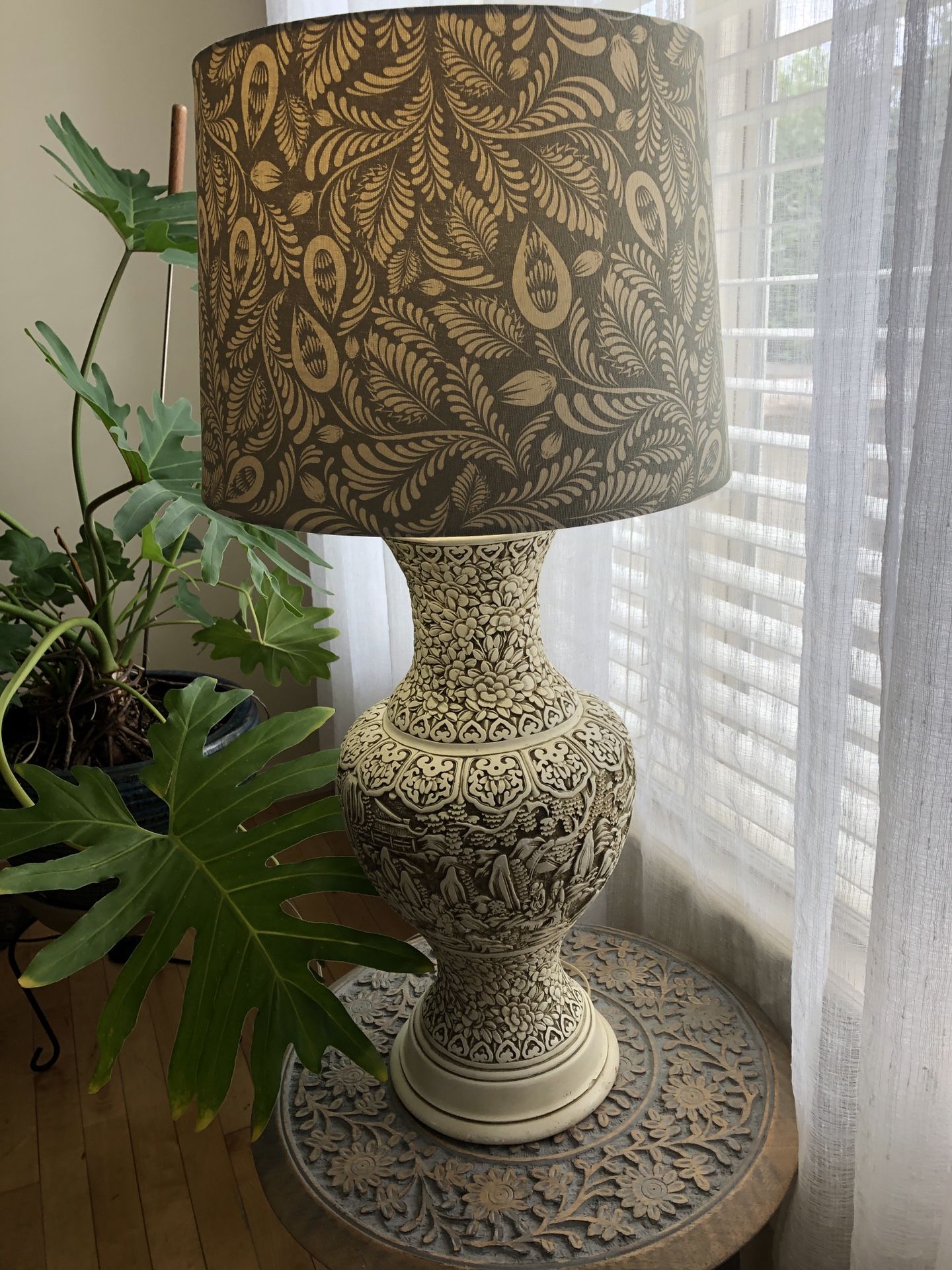 Vintage lamp carved with Japanese pagodas
