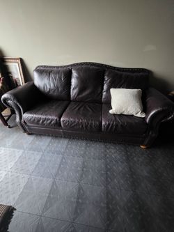 Beautiful Chocolate brown 100% leather sofa