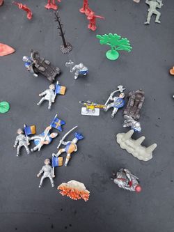 MINITURES PLANES MID EVIL COWBOYS &INDIANS MID EVIL COLLECTABLES $10