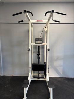 Pull up machine