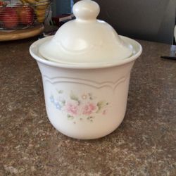 Pfaltzgraff Tea Rose Canister — Beautiful Condition