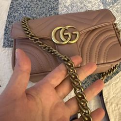 Luxurious, beautiful and clean women's bag