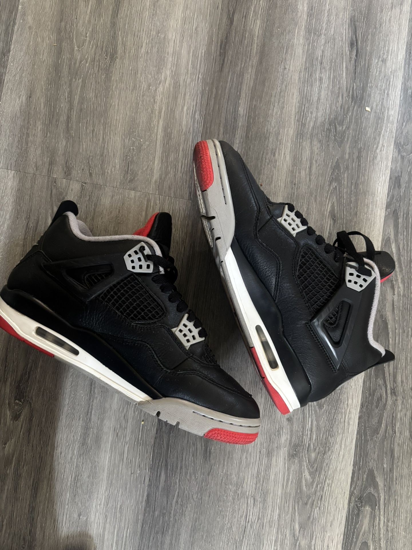 Air Jordan 4 Bred