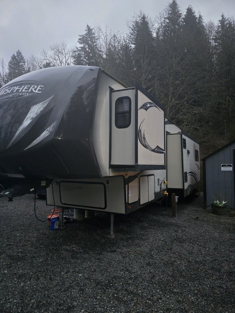 2017 5th Wheel Trailer