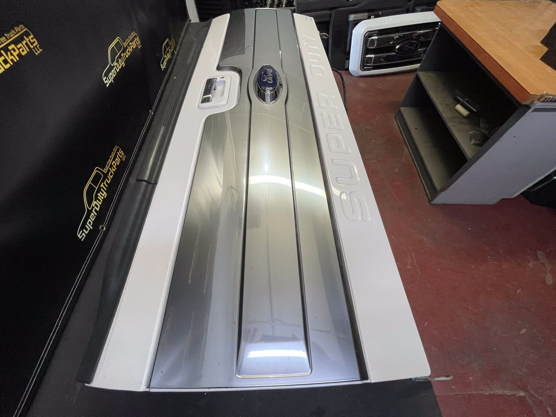 2009 - 2016 F350 TAILGATE PLATINUM SUPER DUTY WITH STEP F250 F450 6.7L POWERSTROKE Super Duty