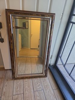 Wall mirror