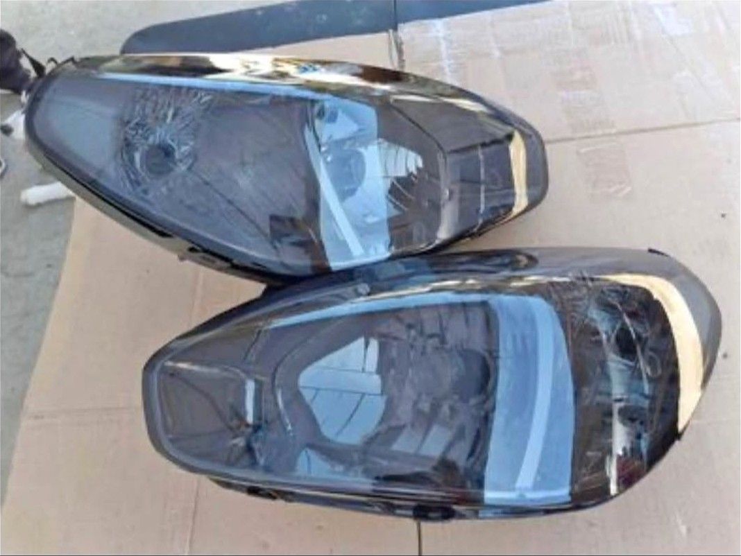 07-11 HYUNDAI ACCENT HEADLIGHTS