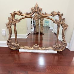 Vintage Antique. Baroque style beautiful mirror. Highest quality solid wood frame, highest quality mirror. Like new. Great bargain. $350 OBO. Max dime