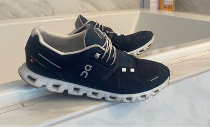 On Cloud 5 Running Shoes, Men’s 10.5, Navy/White