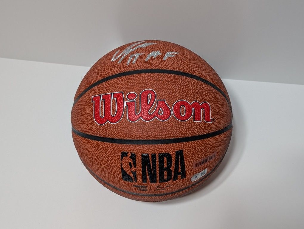Dominique Wilkins Signed Wilson NBA Basketball Autograph Beckett Authenticated Hawks