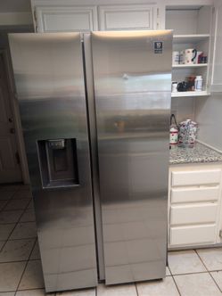 Samsung 27.4 Cu. Ft. Stainless Steel Side-by-Side Refrigerator