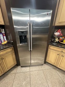 GE Cafe 25.4 CuFt Stainless Steel Side by Side Refrigerator