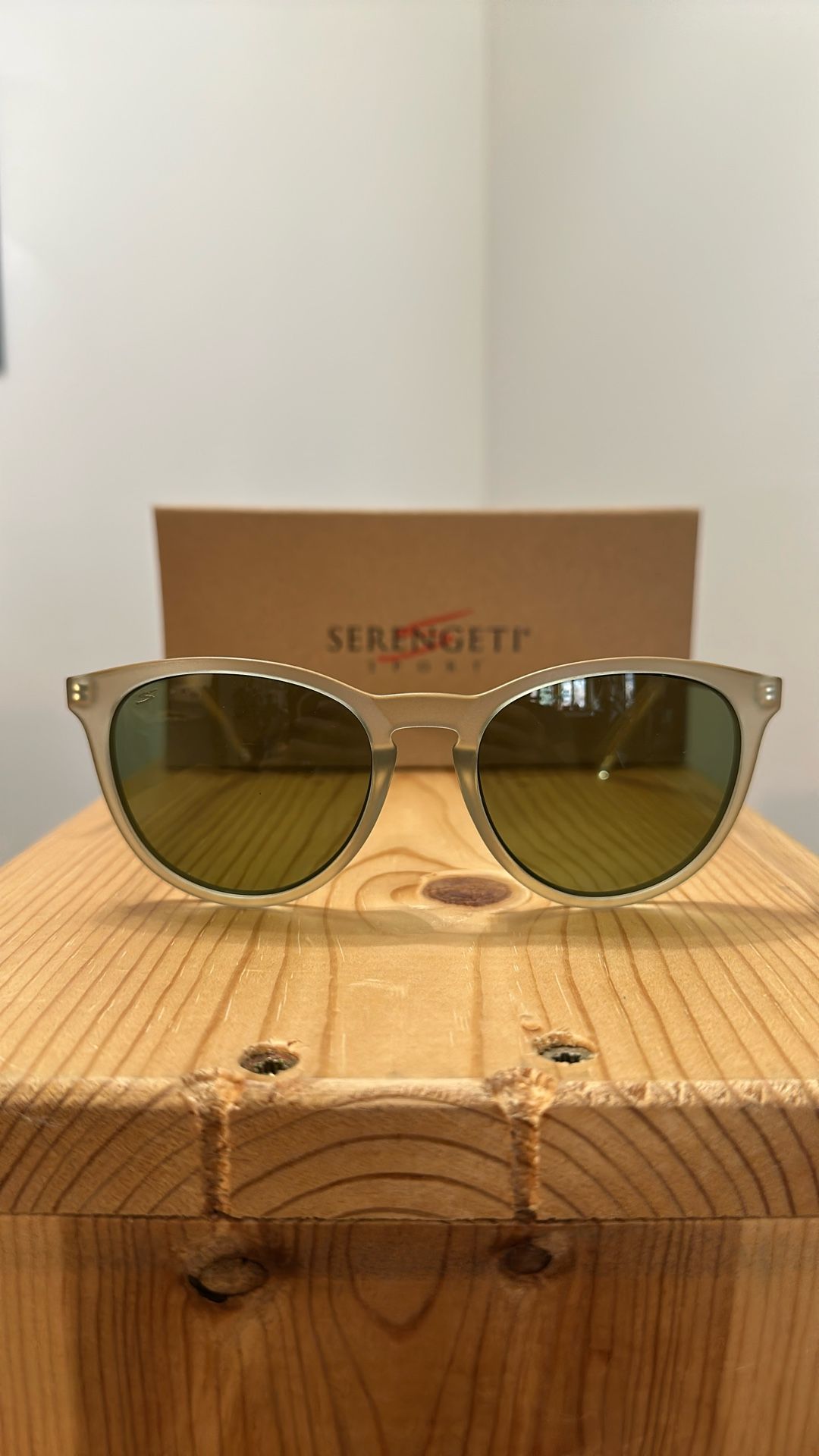 Serengeti Sunglasses, Brawley, Matte Crystal Green Polarized,  Base 6/Medium