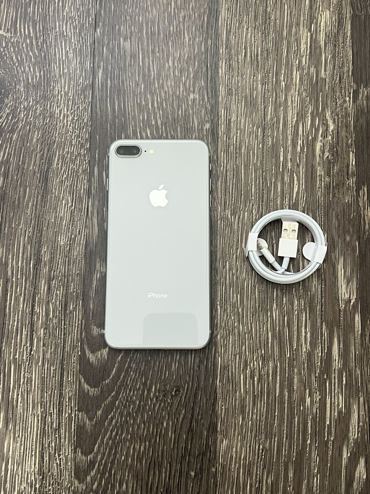 iPhone 8 Plus Silver UNLOCKED FOR ALL CARRIERS!