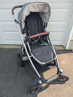 UPPAbaby VISTA V2 Stroller - Emmett Green + Accessories