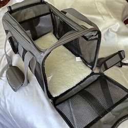 Extended pet carrier