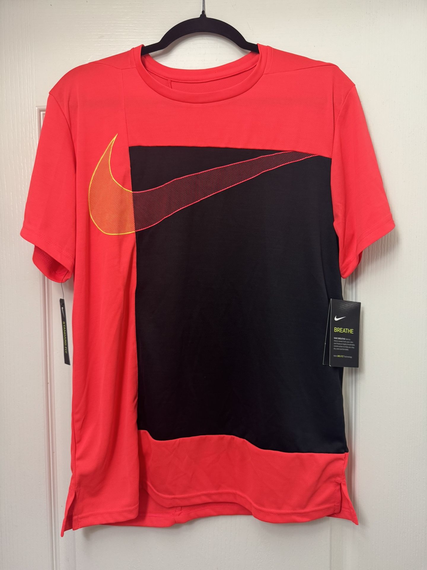 Medium Nike Mens Shirt With Tags