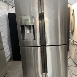 Samsung beautiful stainless steel refrigerator looks like new French door everything works perfectly first come first served 