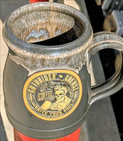 SIGNED 2023 Gothrider "Grease" Coffee Matte Onyx w/Sand White 20 oz (Deneen Pottery) Ceramic Mug/Endicott Tankard #385/600