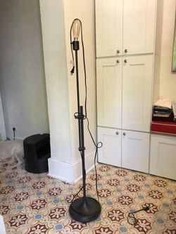 Bronze Stand up lamp , perfect condition, no shade