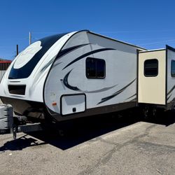 2016 evergreen I-GO pro 30ft travel trailer with large slide out