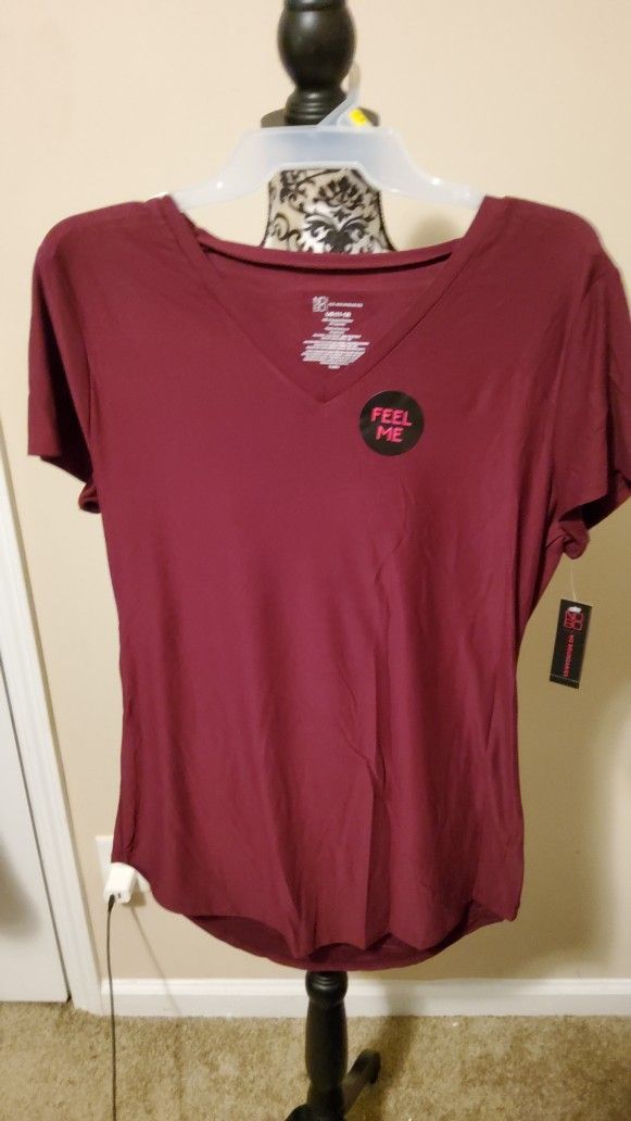 No Boundaries Brushed V Neck T Shirt Size Large