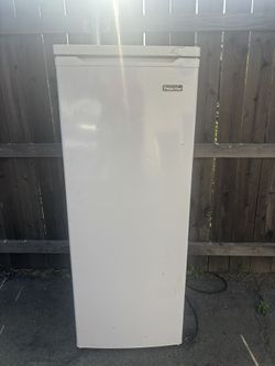 Magic Chef Tall Deep Freezer