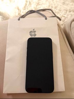 iphone 13 🍎 $250 almost new battery health 100