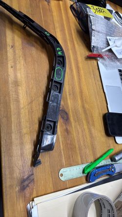 Tesla model 3 lh rear bumper guide oem