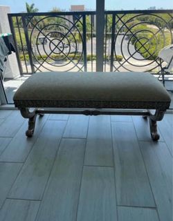Elegant Upholstered Bench – Classic Style