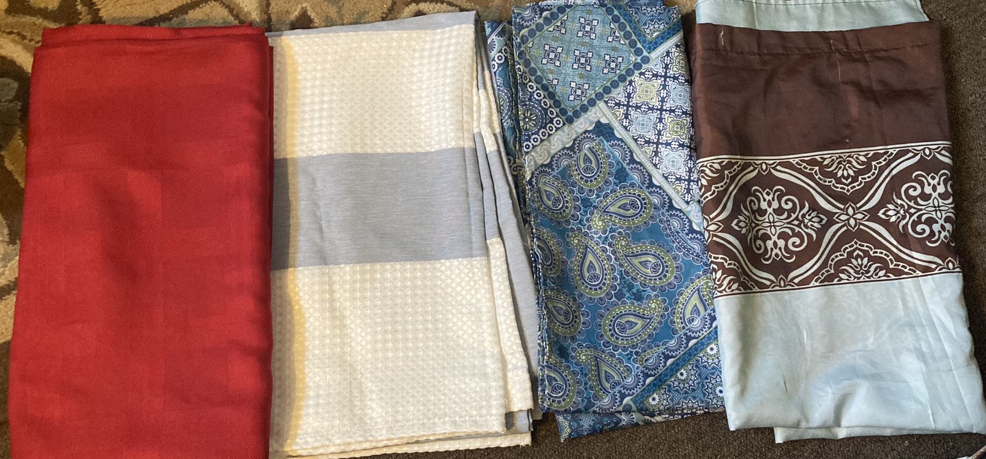 4 Washable shower curtains