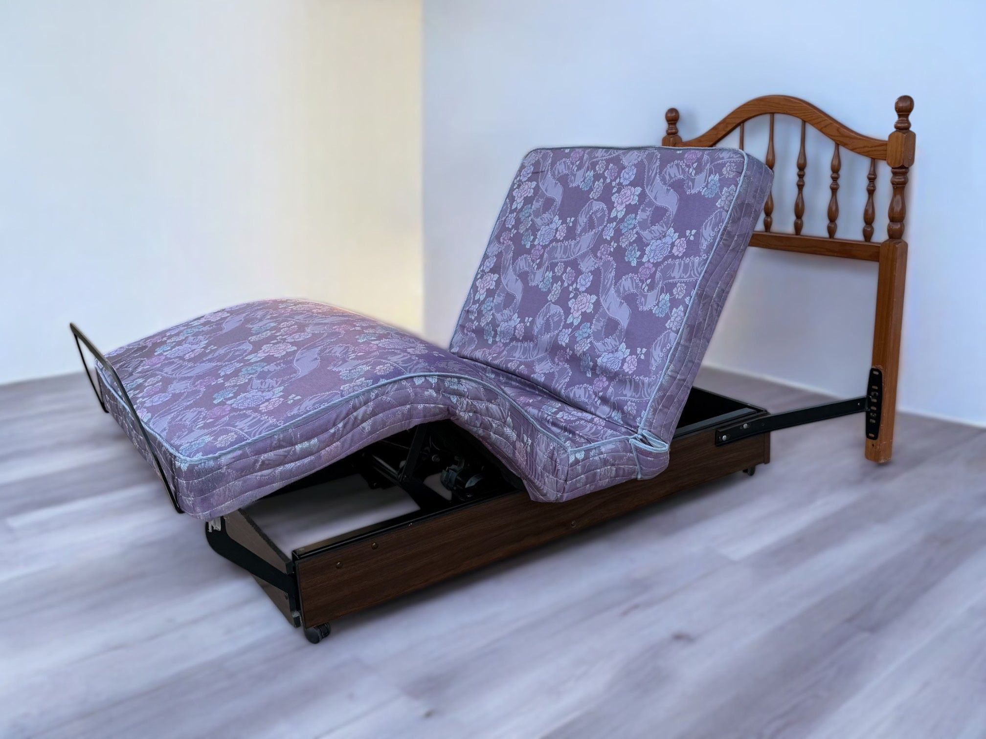 Posturematic Twin Size Adjustable Bed Foundation w/ Headboard