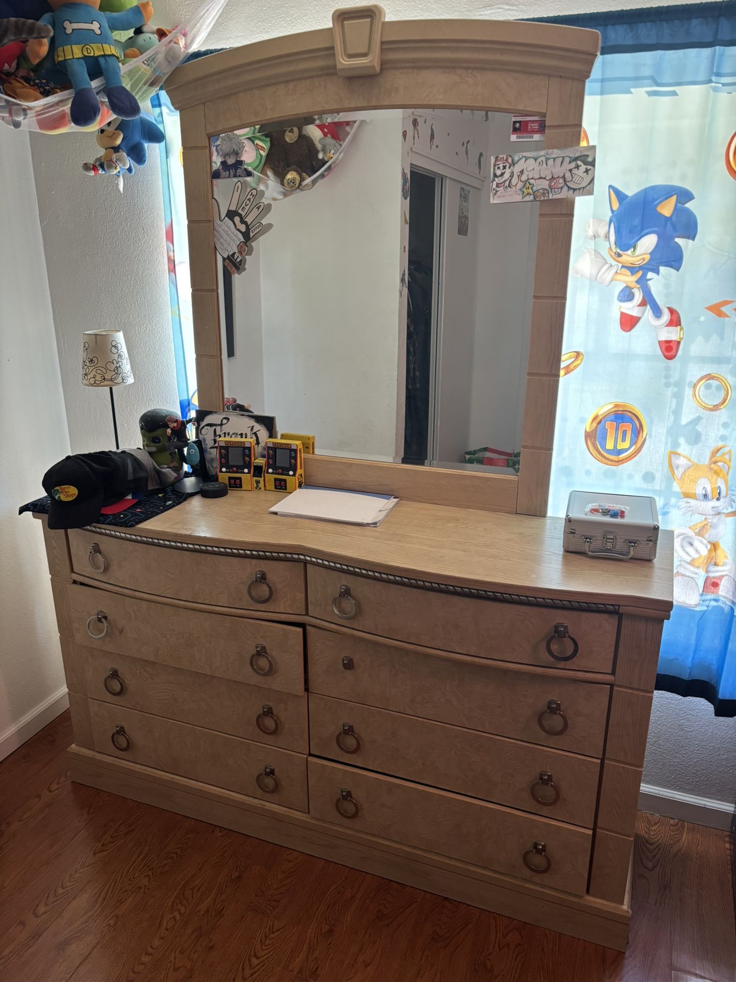 8 Drawer dresser W/ Mirror